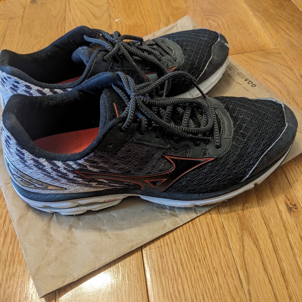 Mizuno Black Sneakers men's size 10.5 - Picture 4 of 6